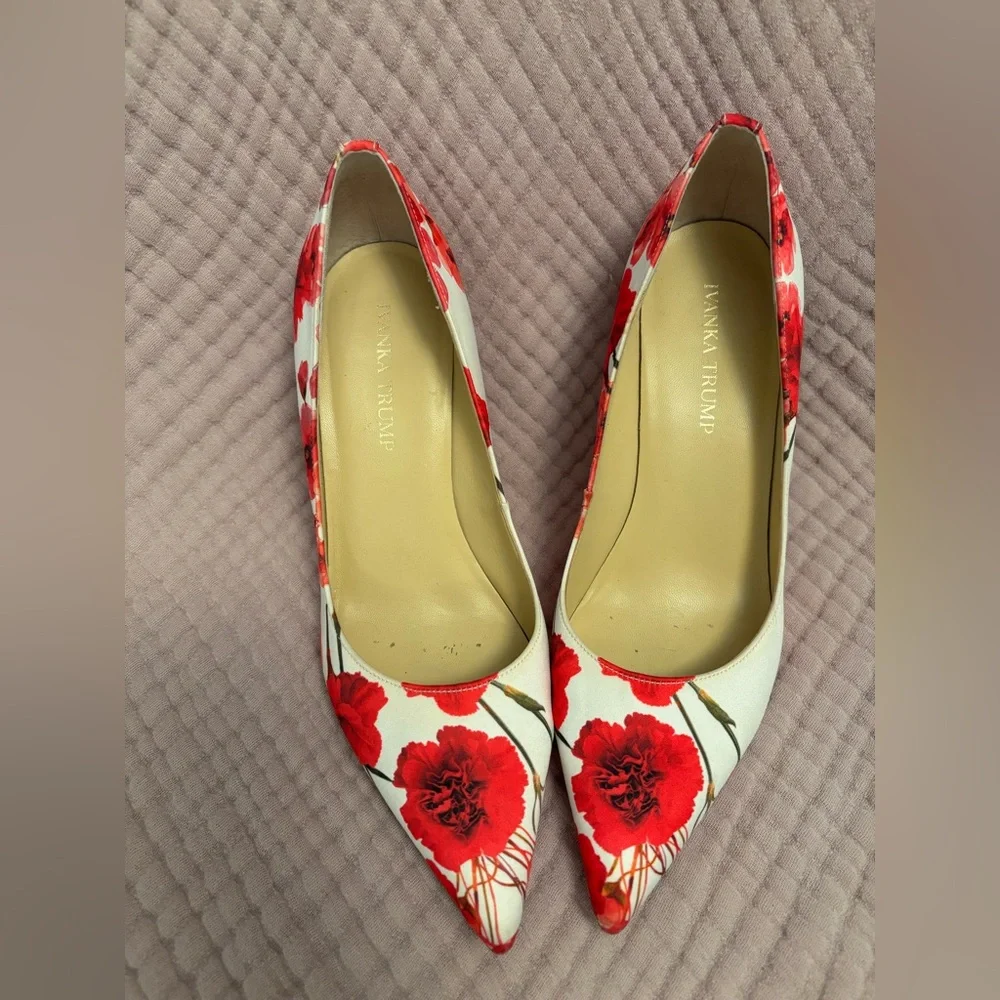 Ivanka Trump Red Floral Pointed Toe Heels Size 9 - Picture 3 of 9
